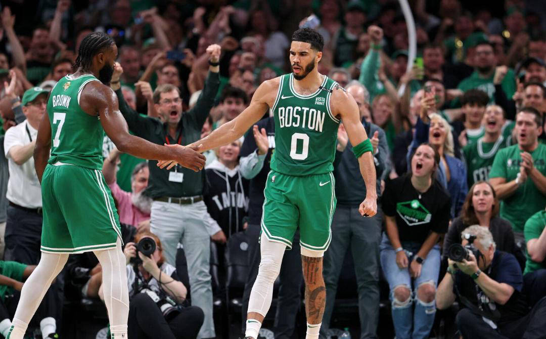 开云体育：凯尔特人队防守策略：如何限制约基奇的低位进攻？